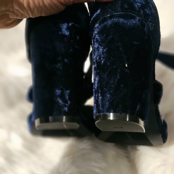 Shoe Dazzle Women's Velvet Navy Chunky heels. - Picture 4 of 4